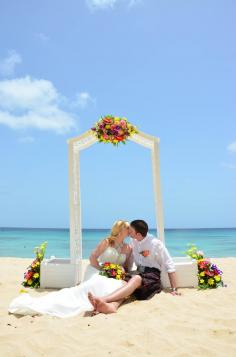 Design Central Studio is your choice for local and destination wedding or engagement photography in Barbados. If you are looking for an award-winning Barbados Wedding Photographer, contact Andrew O’dell. Get in touch with us now!
https://designcentralphotos.com/
