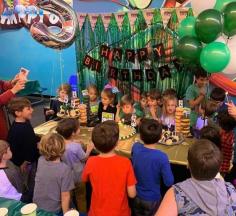 At Sky Zone, we've created packages for kids birthday party in Ventura. We can also customize any package to meet your particular needs. Our staff is here to handle the details so you can focus on having a great time. Call us at Sky Zone in Ventura today so we can help you plan your Best Party Ever!