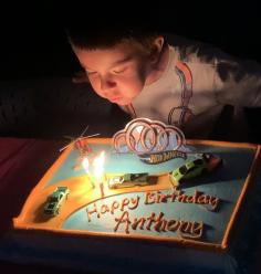 Sky Zone is an amazing birthday party venues in Ventura. Birthday things to do in Oxnard, parents can enjoy, and take pictures of all the fun; Or they can get in on the action too!