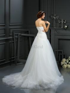 A linie Gericht Schleppe Organza Normale Taille Herz-Ausschnitt Brautkleid