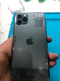 If your IPHONE screen is cracked, City Phones technicians can help in this regard. We have the apple certified, trained and highly-skilled technicians working with us. We are an Apple Certified Repair Store providing IPHONE screen repair services of Apple standard.  