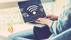 WIFI 4, 5 E 6: TUTTE LE DIFFERENZE
Differenze wifi: nomi e significati 
Le reti wifi sono sempre state etichettate con nomenclature eccessivamente lunghe e complesse. Tuttavia, a partire dal 2018 la Wi-fi Alliance ha stabilito l’introduzione di nuovi nomi con i quali identificare le singole tecnologie. Le vecchie terminologie legate all’uso del protocollo IEEE 802.11 sono quindi state abolite per dare spazio a etichette più semplici e in grado di creare un’associazione facile e immediata: wifi 4, 5 e 6. Si tratta di veri e propri standard che identificano un tipo di tecnologia ben precisa. 
Wifi 4
Nello specifico, la rete Wifi 4 corrisponde al protocollo IEEE 802.11n. Approvato definitivamente nel 2009, operava sia su frequenze 2.4 che 5 GHz ed elevava ampiamente le possibilità offerte rispetto ai precedenti 802.11g e 802.11b. 
Wifi 5
La rete Wifi 5, invece, corrisponde al protocollo IEEE 802.11ac.  Rilasciato nel 2014, questo standard è stato sviluppato per aumentare la velocità di trasferimento dei dati, raggiungendo così prestazioni estremamente superiori. Il Wifi 5 opera sulle frequenze da 5GHz e, all’epoca della ridefinizione della nomenclatura del Wifi, rappresentava lo standard più avanzato a disposizione. Questa tecnologia si focalizzava in particolare sull’ampiezza di banda e sulla gestione dei flussi MIMO.
Wifi 6
Infine, il Wifi 6 corrisponde al protocollo IEEE 802.11ax, sviluppato per operare sullo spettro a 2.4 GHz o 5 GHz (con estensione a 1 GHz e 7 GHz non appena disponibili). Si tratta di una tecnologia pensata per ambienti ad alta densità di dispositivi collegati e di persone presenti, in cui è facile che si verifichino sovraccarichi. In questo caso quindi, la rete deve essere in grado di garantire velocità ed efficienza energetica. Approvato nel febbraio 2021, questo nuovo standard consente di scambiare fino a 1,2 Gb di dati al secondo, gestendo così streaming di film ad alta definizione, applicazioni business mission-critical, ecc. Non solo, il vero obiettivo di questa tecnologia è quello di garantire la piena stabilità della connessione in tutte quelle aree fortemente congestionate, come aeroporti, stadi, stazioni, in cui sono presenti migliaia di dispositivi collegati. Tutto questo è possibile grazie all’utilizzo della tecnologia OFDMA (“Orthogonal Frequency Division Multiple Access”), che consente la gestione contemporanea di più sottocanali dedicati a differenti device.
Reti wifi: le soluzioni di Sonicatel
La rete Wifi 6 rappresenta quindi la migliore tecnologia a disposizione ed è in grado di garantire una connessione stabile e veloce, in qualsiasi situazione. A questo proposito, noi di Sonicatel offriamo SuperSonica, una connessione wifi da fibra ottica, con velocità da 30 fino a 100 mbps. Pensata per soddisfare le esigenze di famiglie e professionisti, può essere impiegata sia per uso personale che per lavoro. Non solo, SuperSonica offre wifi 6, la tecnologia più avanzata del momento, capace di garantire sempre una connessione stabile e ultraveloce. L’offerta comprende anche ripetitori wifi e un’assistenza costante e altamente professionale, gestita da tecnici convenzionati. Potrai inoltre personalizzare il pacchetto usufruendo anche del Router Fritzbox, repeater di segnale così da connettere tutta la casa e chiavetta con SIM di backup 