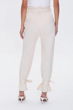 Women's Pants Online | Shop Latest Styles & Trends At Forever 21 UAE

From Forever 21, purchase the newest women's pants online in the UAE. Shop our extensive selection of trends and styles for pants to find the ideal pair for any situation. 
