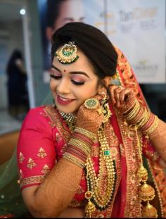 As a leading bridal makeup artist in Bhubaneswar, Odisha Lopamudra Pradhan is the most professional makeup artist of all time and will provide you with the most soothing and lavish bridal makeup services for your special day. With the best bridal makeup artists at affordable rates, you can achieve a sensational look and let everyone admire your real beauty.