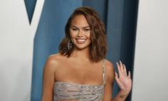 Chrissy Teigen is an American model, television personality, and cookbook author. 