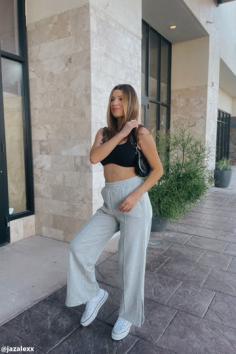 Women's Pants Online | Get your hands on the newest styles and trends available at Forever 21 UAE.

Shop online at Forever 21 in the UAE to discover the latest collection of women's pants. Choose from a wide range of trending and classic styles to find the perfect pair that complements any outfit.