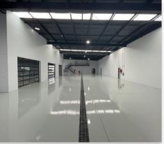 Due to the nature of the food industry, commercial kitchen flooring on the Sunshine Coast should be easy to clean and long-lasting. Here at Qepoxy, we deliver high-quality epoxy floors that can withstand harsh environments without compromising appearance. With more than ten years of experience, we have gained the extensive skills necessary to leave you impressed and satisfied.