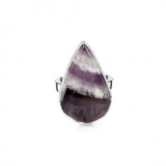 Amethyst lace agate: Best-reputed gemstone ring for boosting self-confidence

In case you want to add a touch of sophistication to your outfits, turn to Sagacia's Amethyst Lace Agate jewelry. These stunning pieces are a work of art. Made out of genuine 925 sterling silver and coated with rhodium, these beautiful pieces showcase the intricate patterns of natural amethyst lace agate. The swirling patterns where you see a blend of purple and white laces possess a captivating visual appeal. Amethyst lace agate symbolizes harmony and balance, which is why these jewelry pieces are perfect for any and every occasion. Wear them on the days when you desire to add a touch of elegance to your outfit. Buy Sagacia Amethyst Lace Agate jewelry now and see how beautiful you look as you wear these jewelry pieces.