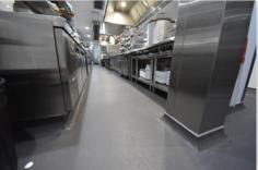 To ensure the quality of our flooring, we only use materials from established brands and incorporate the latest systems. Our solutions are functional and stylish. Furthermore, our floors are very easy to maintain, making them a worthy investment for any kind of business. Epoxy flooring is an excellent choice for commercial applications. We recommend it for warehouses, factories, kitchens, and more! When we come to your location, we will provide you with the best options. This will allow you to make sound decisions when it comes to the installation of epoxy flooring.