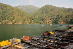 Sattal Uttarakhand is a tranquil destination in the Kumaon region, famous for its seven interconnected lakes surrounded by dense forests. This picturesque area offers a serene retreat for nature lovers and adventure seekers alike