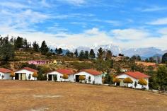 The bowl shaped town of Uttarakhand. has taken shelter within the Himalayas at an elevation of 2010ms above sea level. This concealed patch of land in the Pithoragarh District offers you remarkable views of the Himalayas while maintaining its tranquility, so all the solitude lovers, this should be your weekend getaway.