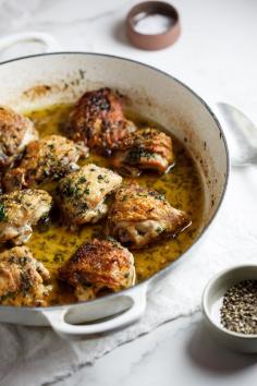 Chicken baked with white wine, garlic and herbs