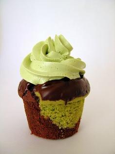 Matcha (green tea) Cocoa Cupcake~ the intense color of matcha green tea is amazing in every recipe photo I find... gorgeous!!