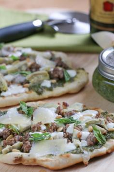 Grilled Sausage and Pesto Pizza | www.foodnfocus.com