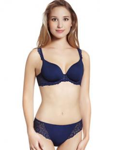 The Simone Perele Caressence 3D Plunge Bra is a sophisticated style that looks great under all clothing.