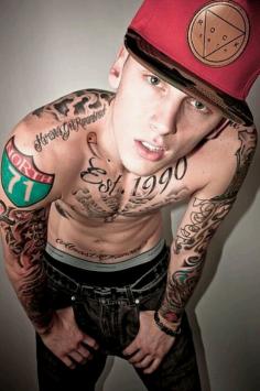 Guys with tattoos ♥ yummmm