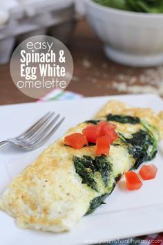 Easy Spinach  Egg White Omelette | an easy, clean eating omelette that makes the perfect healthy breakfast!