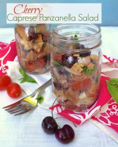 Cherry Caprese Panzanella Salad | Teaspoonofspice.com Portable summer jar - perfect for picnics, beach lunches or any outdoor meal.