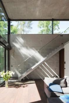 concrete wall, House O / Peter Ruge Architekten