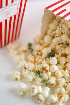 Parmesan & Thyme Popcorn | foodnfocus.com