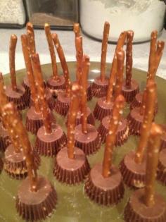Witch's broom sticks broomsticks. Reese's peanut butter cups and pretzel sticks. So easy! Halloween party food appetizer. Snacks. Recipe
