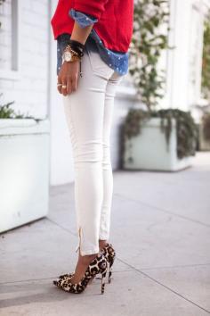 Sweet white pants with gold zipper near the ankle. Just the right touch of jewelry and layering