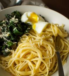 Simple, healthy and comforting. Kale and Poached Egg Pasta | Betsylife.com