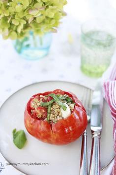 Caprese Quinoa   Such a yummy summer salad that can be made in advance. Delicious!