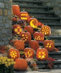 Love this Halloween pumpkin display!