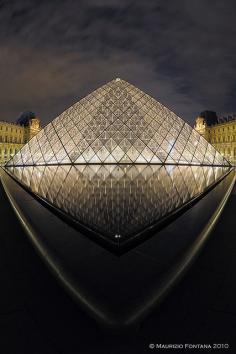 Louvre, Paris France - OMG! Knowing that I will see this museum in person, go inside and view amazing historic art in nearly 2 wks makes my ❤️ smize! ☺️☺️☺️☺️