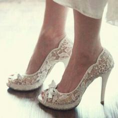 Stunning flowery lace detail! Perfect with my prada lace kebaya for akad nikah. LOVE ♥