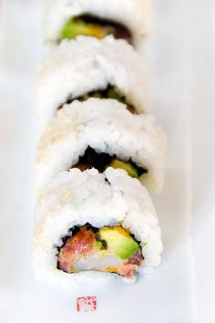 spicy tuna scallop sushi roll recipe |    Something else I would like to try making sushi and when I do this will be the recipe. OMG!!  I want to move to Japan just to learn how to make Sushi.