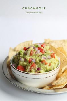 How to make the BEST guacamole! This fresh, healthy recipe is perfect for snacking or as a side with your favorite Mexican dishes! | LoveGrowsWild.com