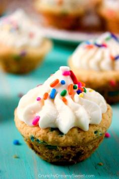 Funfetti Sugar Cookie Cups with Vanilla Frosting - super easy and fun treat that looks adorable and tastes absolutely delicious!