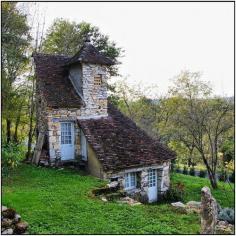 small cottage...worthy of a fairytale. Oh my gosh, the character blossoming out of this sweet little house ♥