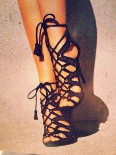 THE LACE UP HEELS TREND
