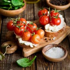 Cherry Tomato and Hummus Crostini #glutenfree