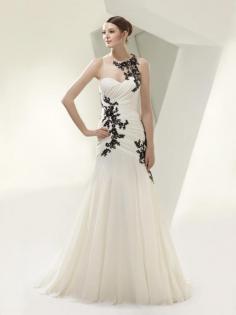 High Quality Fashion Beautiful Meramid Scoop Open Back Black Lace Pleat Chapel Train Taffeta Wedding Dresses