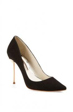 So simple yet so sexy. Sophia Webster black suede pump.