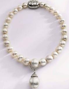 Duchess of Windsor natural pearl and diamond necklace by Cartier. Originally belonged to Queen Mary.