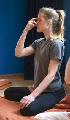 6 Yoga Breathing Techniques For Weight Loss: These bathing exercises are easy ad painless techniques to lose weight easily.