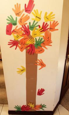 How to make a thankful tree for your family using the hand prints of your kids