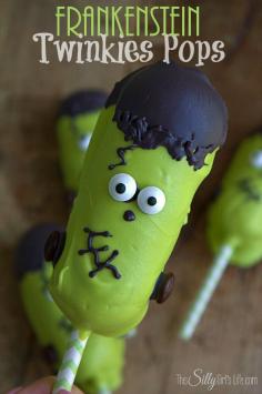 A classic favorite, Twinkies are given a Halloween makeover with these Frankenstein Twinkies Pops! Frankenstein Twinkies Pops Aren’t these just adorable?! I love making cute treats with everyday products. Who doesn’t love a twinkie?! Put it on a stick, add some candy coating and a few embellishments and BAM a super cute Halloween treat! Print …