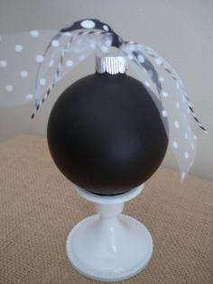 chalkboard christmas ornament! Use for place setting
