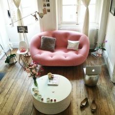 Un canapé rose bonbon. Sofà ligneroset decdesignecasa.bl...