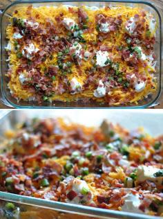 Cheesy Bacon Potato Casserole || Heather's Dish. A seriously simple potato dish with just enough heat to make your mouth happy.