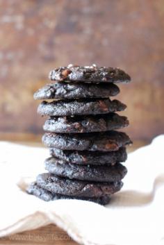 Dark Chocolate Salted Caramel Cookies | Betsylife.com #OxoGoodCookie