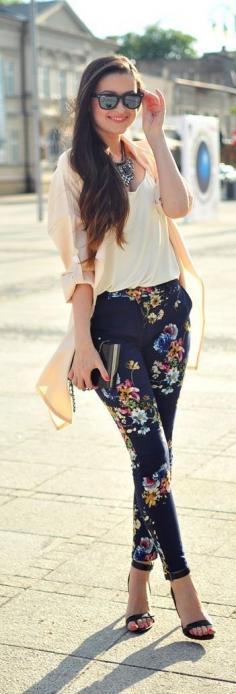 floral pants is chic