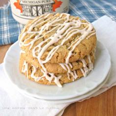 une gamine dans la cuisine: Maple-Glazed Oatmeal Cookies