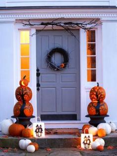 Here's something fun to do with all the pumpkins you grab from the supermarket. Stack them up to create a spooky image. #boo #halloweendecor